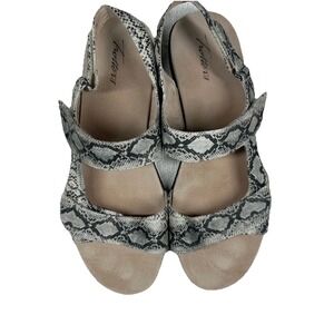 Trotters Women Kip Sandal 12 W Off White Snake Skin Print Comfort Casual Chic